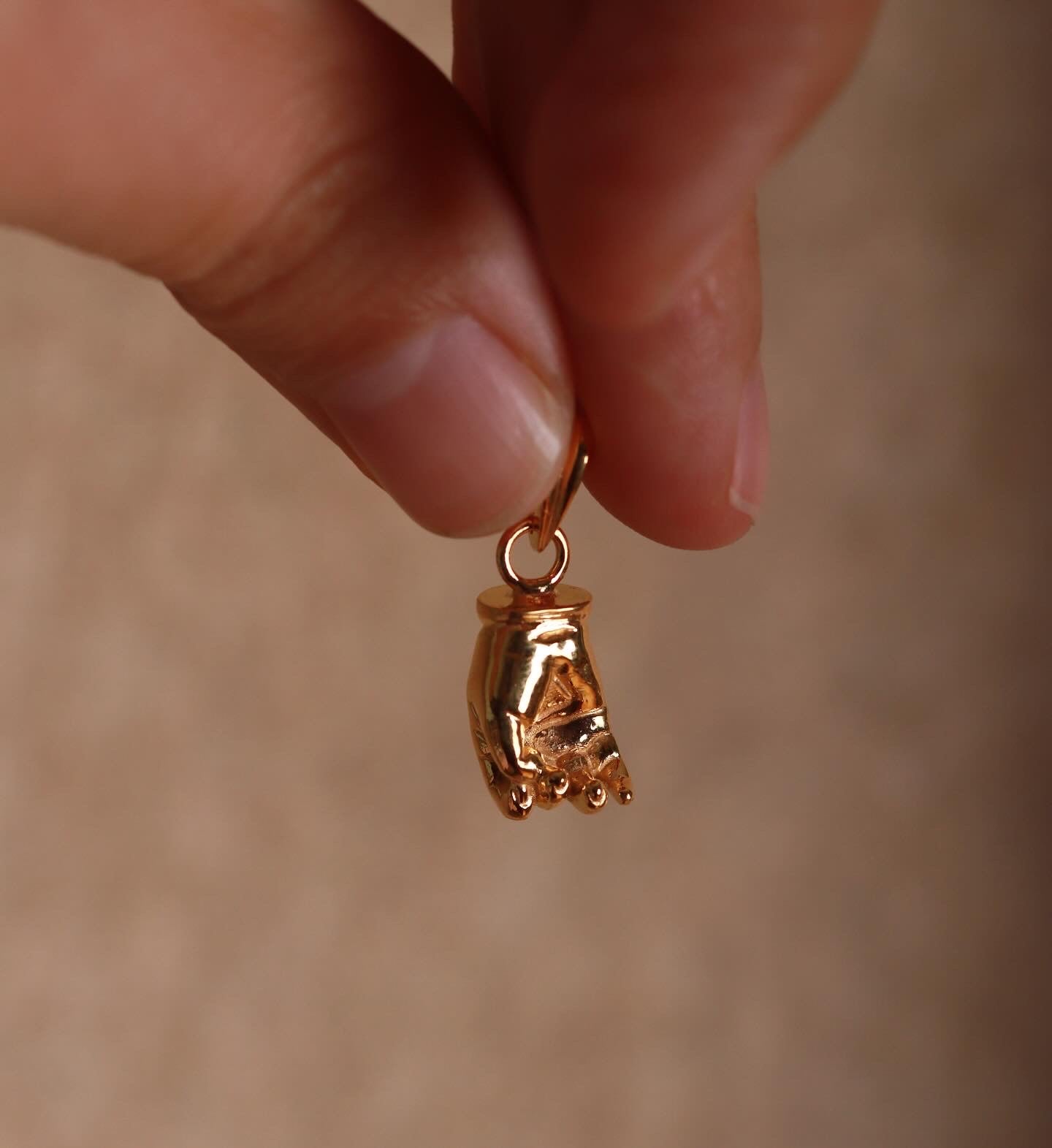 3D Hand Pendant - Pure Gold دلاية ذهب عيار ١٨