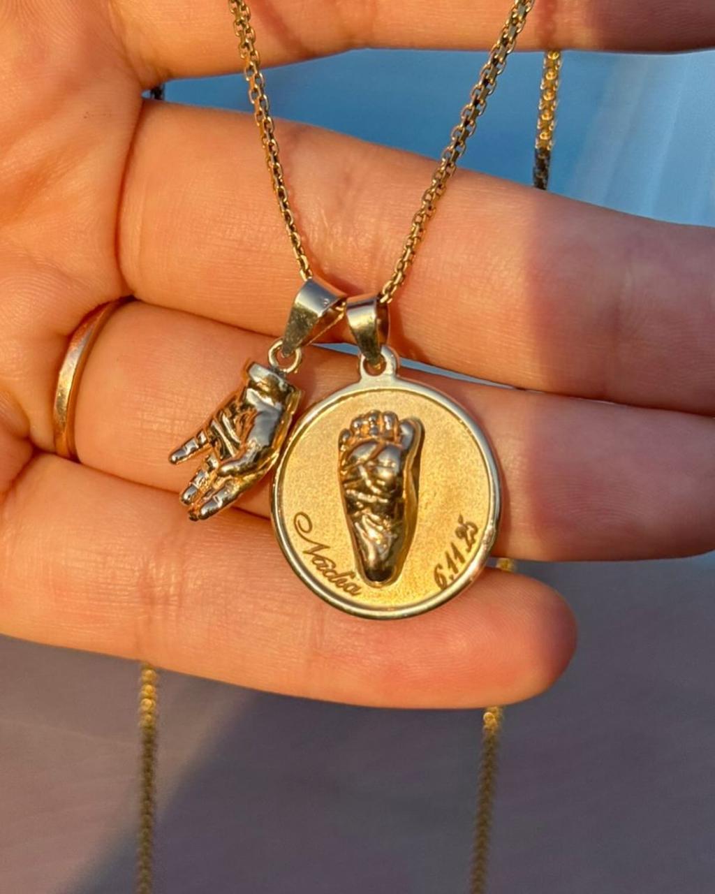 Pure Gold Coin Pendant عيار ١٨- One Side Foot Print