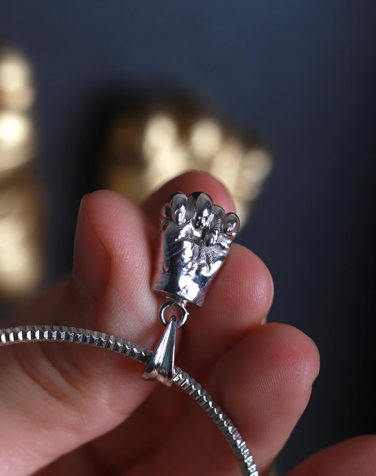 3D Silver Hand Pendant الدلاية فقط